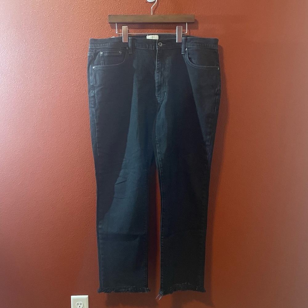 Mutual Weave Men’s The Taper Black Frayed Straight‎ Leg Jeans